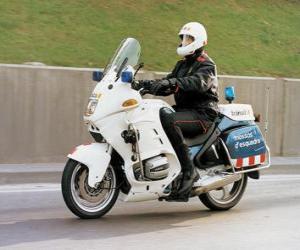 пазл Моторизованный полицейский с его мотоциклом